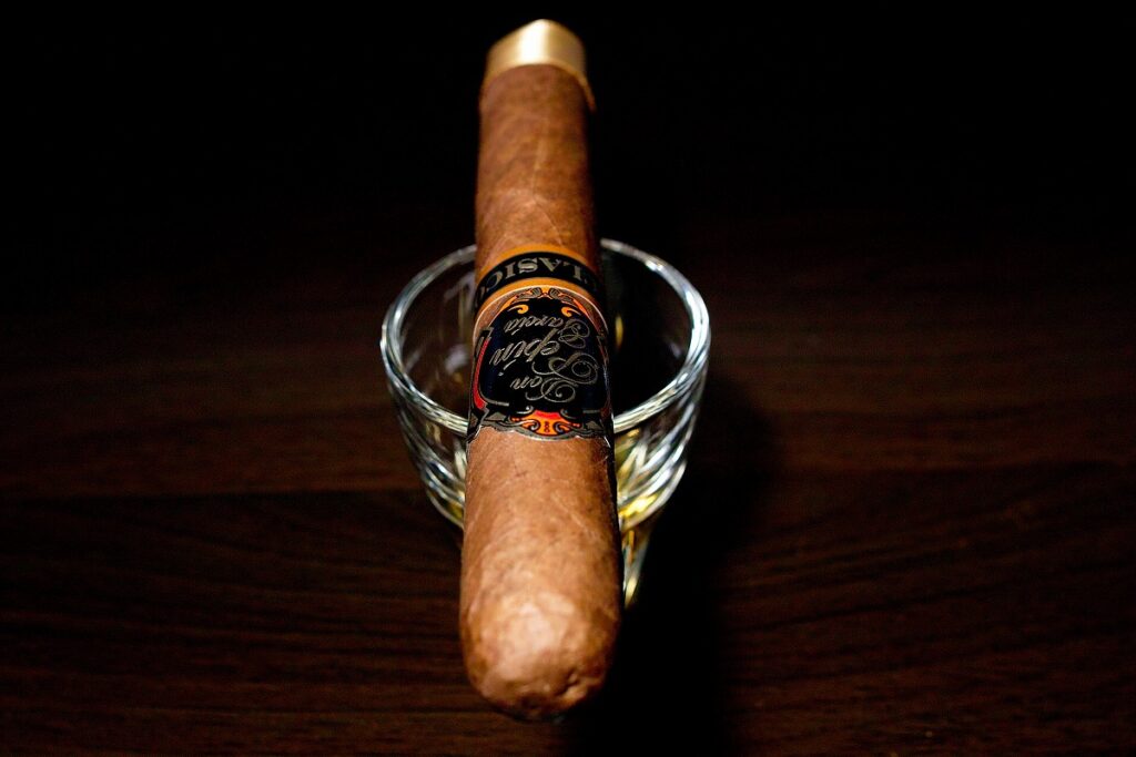 ドン ペピン ガルシア キューバンクラシック トロ 1950/Don Pepin Garcia Cuban Classic Black Toro 1950 Cigar Review｜葉巻/シガー初心者の喫煙レビューブログ｜ギャラリー4