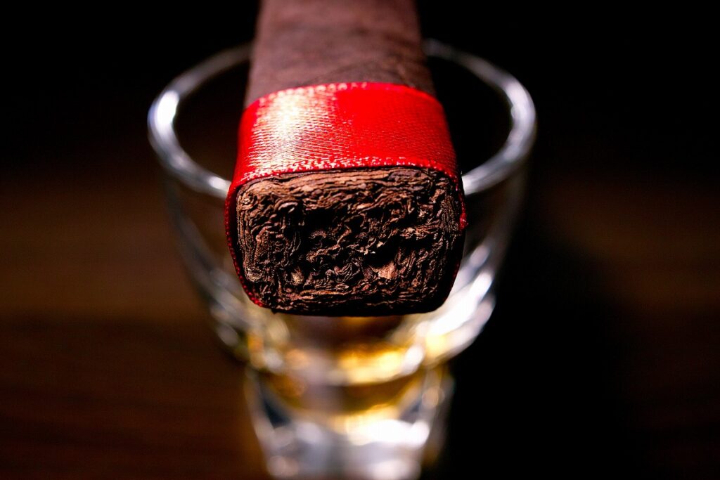 A.J. フェルナンデス ニューワールド オスクーロ ナベガンテ ロブスト/A.J. Fernandez New World Oscuro Robusto Cigar Review｜葉巻/シガー初心者の喫煙レビューブログ｜ギャラリー6