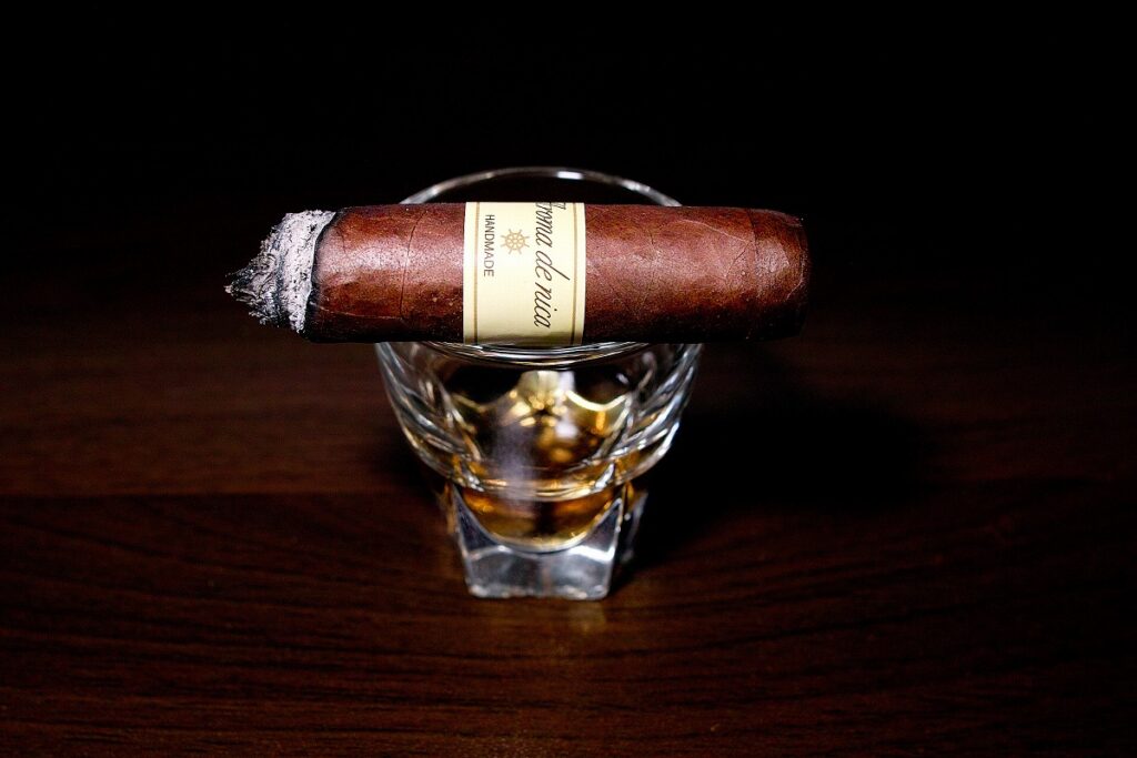 アロマ・デ・ニカ 505/Aroma de nica 505 Cigar Review｜葉巻/シガー初心者の喫煙レビューブログ｜喫煙中盤セカンドサード