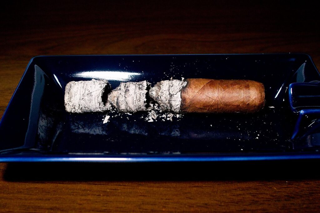 カーサ・トゥラント 1880 クラロ ショートロブスト/Casa Turrent 1880 Claro Short Robusto Cigar Review｜葉巻/シガー初心者の喫煙レビューブログ｜喫煙終了後ファイナルアッシュ