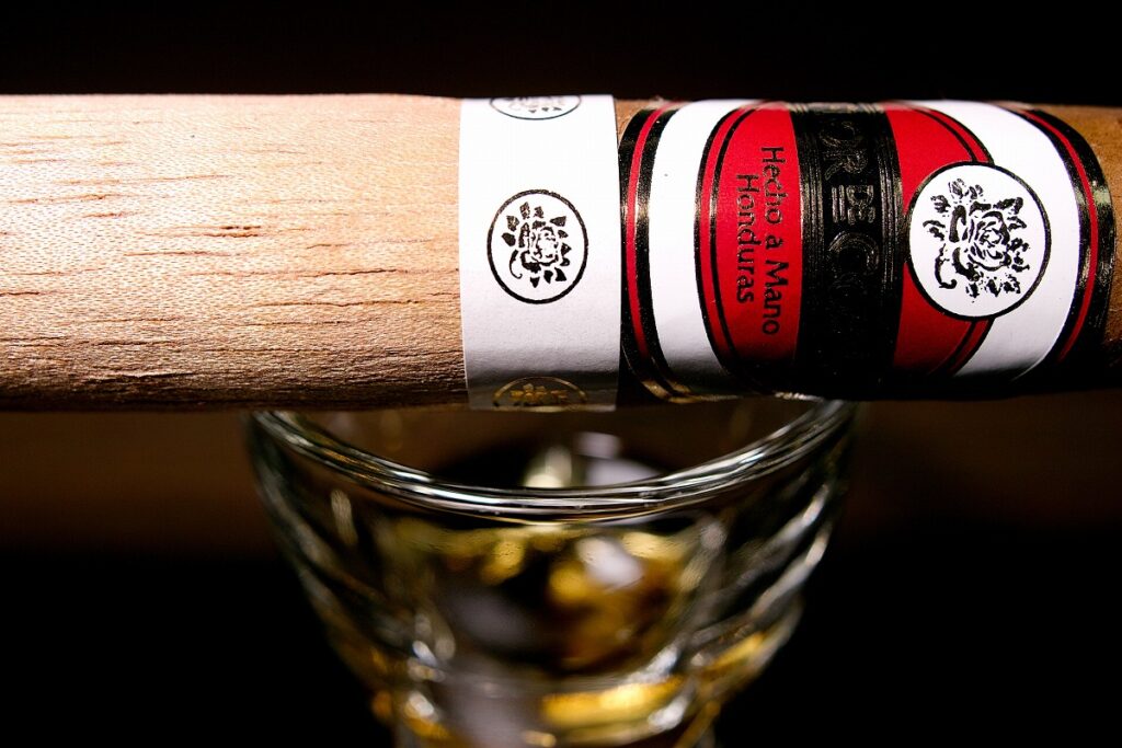 フロール・デ・コパン ベリコソ/Flor de Copan Belicoso Cigar Review｜葉巻/シガー初心者の喫煙レビューブログ｜ギャラリー7