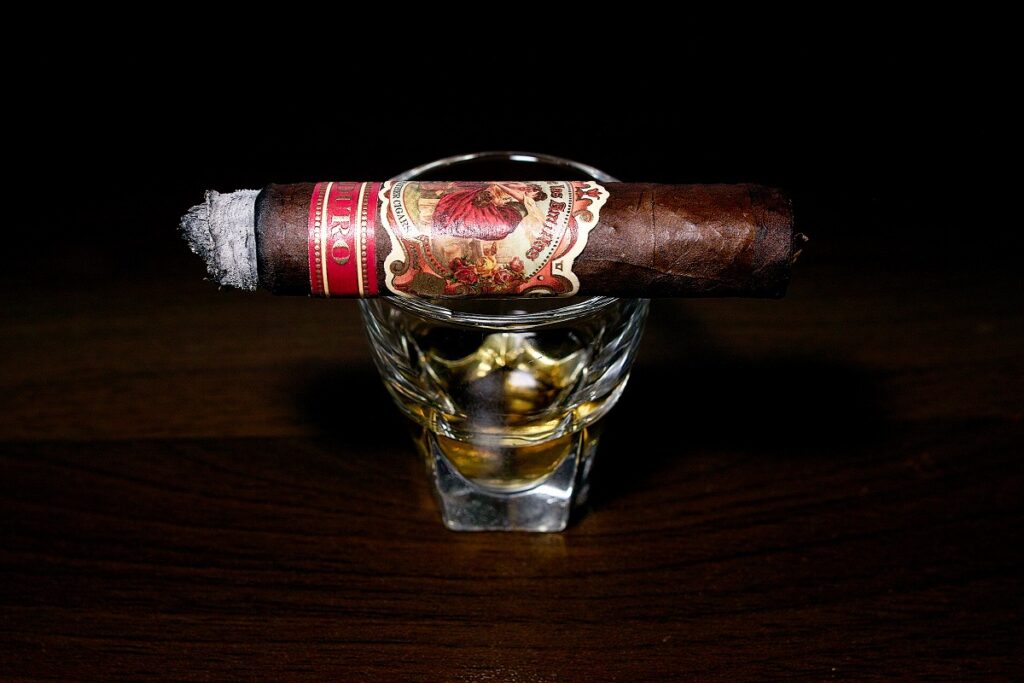 マイファーザー フロール デ ラス アンティラス マデューロ コロナ/My Father Flor de las Antillas Maduro Corona Cigar Review｜葉巻/シガー初心者の喫煙レビューブログ｜喫煙中盤セカンドサード