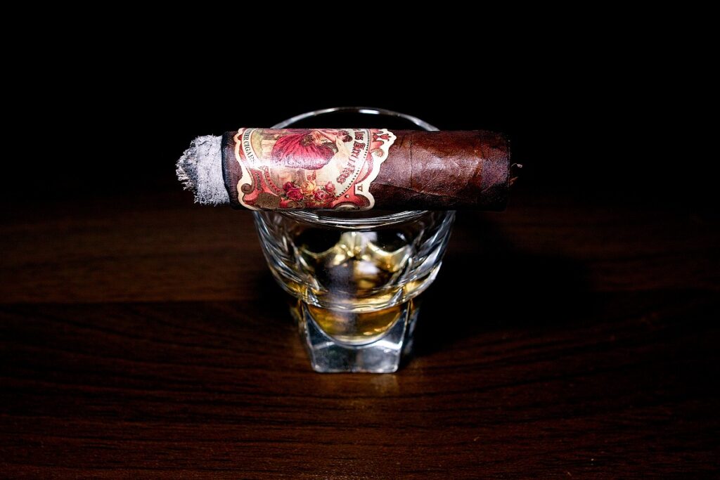マイファーザー フロール デ ラス アンティラス マデューロ コロナ/My Father Flor de las Antillas Maduro Corona Cigar Review｜葉巻/シガー初心者の喫煙レビューブログ｜喫煙終盤ファイナルサード