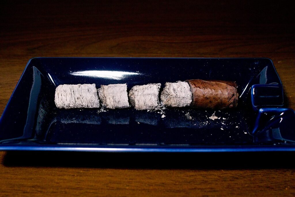 マイファーザー フロール デ ラス アンティラス マデューロ コロナ/My Father Flor de las Antillas Maduro Corona Cigar Review｜葉巻/シガー初心者の喫煙レビューブログ｜喫煙終了後ファイナルアッシュ