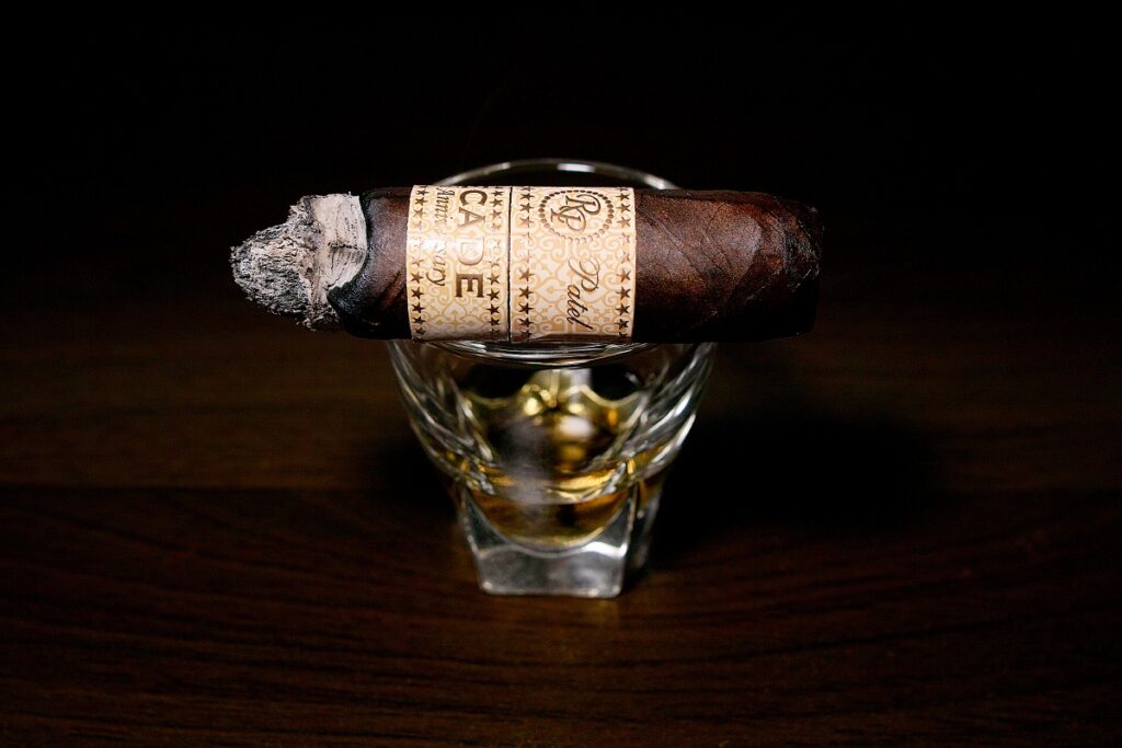 ロッキーパテル デケイド ペティベリコソ/Rocky Patel Decade Petite Belicoso Cigar Review｜葉巻/シガー初心者の喫煙レビューブログ｜喫煙中盤セカンドサード