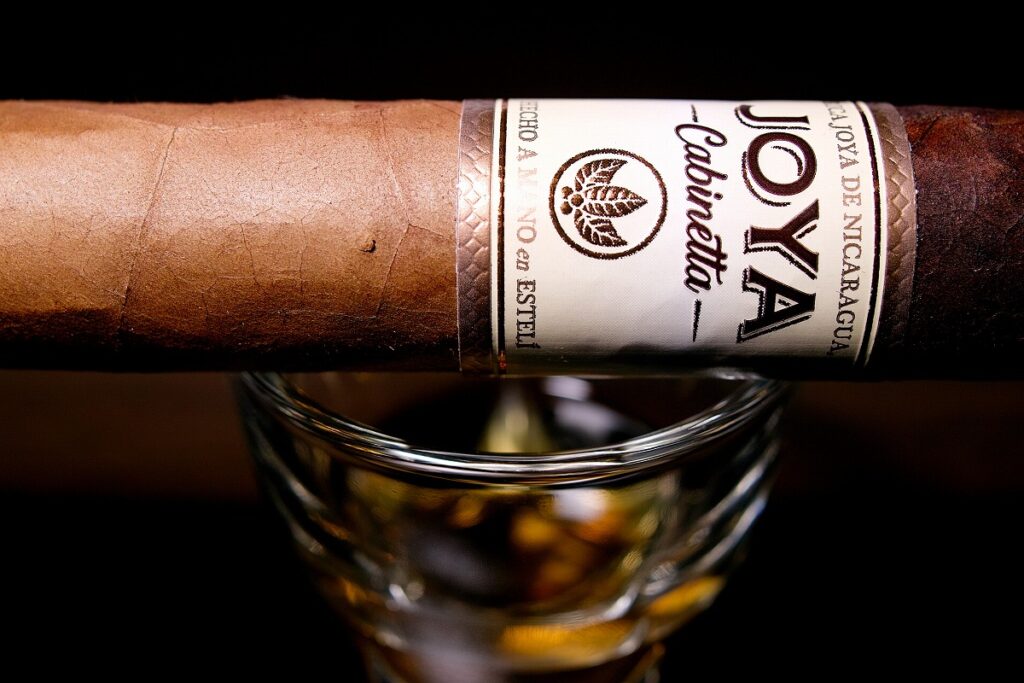ホヤ・デ・ニカラグア キャビネッタ トロ/Joya de Nicaragua Cabinetta Toro Cigar Review｜葉巻/シガー初心者の喫煙レビューブログ｜ギャラリー7