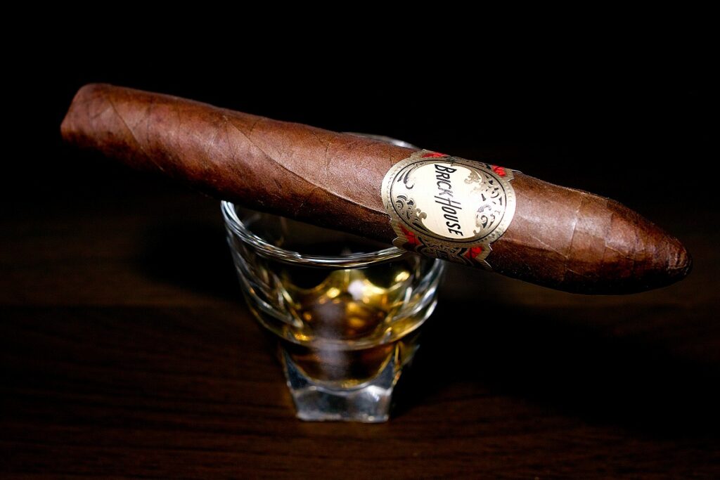 ブリックハウス ショートトルペード/Brick House Classic Short Torpedo Cigar Review｜葉巻/シガー初心者の喫煙レビューブログ｜ギャラリー2