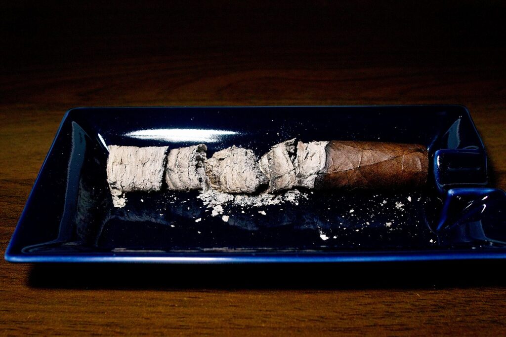 アルトゥーロ・フエンテ シャトーフエンテ ベリコソ/Arturo Fuente Chateau Fuente Sun Grown Cuban Belicoso Cigar Review|葉巻/シガー初心者の喫煙レビューブログ|喫煙終了後ファイナルアッシュ