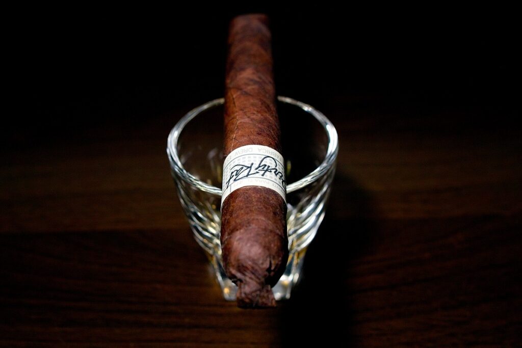 ドリュー・エステート リガ・プリヴァーダ ウニコ ダーティラット/Drew Estate Liga Privada Unico Dirty Rat Cigar Review｜葉巻/シガー初心者の喫煙レビューブログ｜ギャラリー4