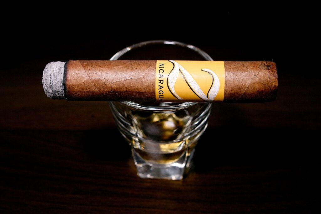 ジノ ニカラグア ハーフコロナ/Zino Nicaragua Half Corona Cigar Review|葉巻/シガー初心者の喫煙レビューブログ|喫煙序盤ファーストサード