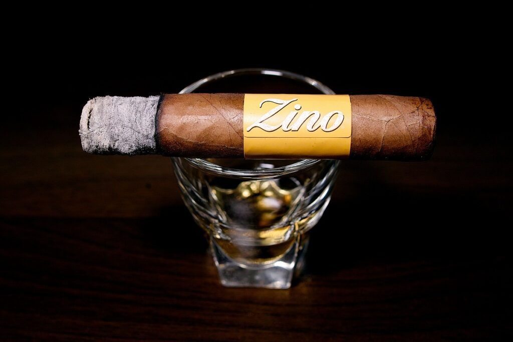 ジノ ニカラグア ハーフコロナ/Zino Nicaragua Half Corona Cigar Review|葉巻/シガー初心者の喫煙レビューブログ|喫煙序盤の終わり頃ファーストサード
