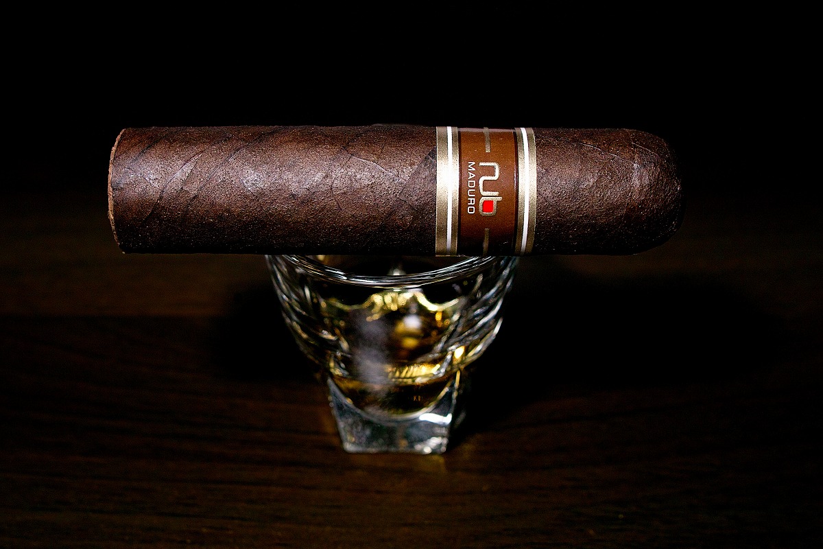 ナブ マデューロ 460/Oliva Nub Maduro 460 Cigar Review｜葉巻/シガー初心者の喫煙レビューブログ｜ギャラリー1