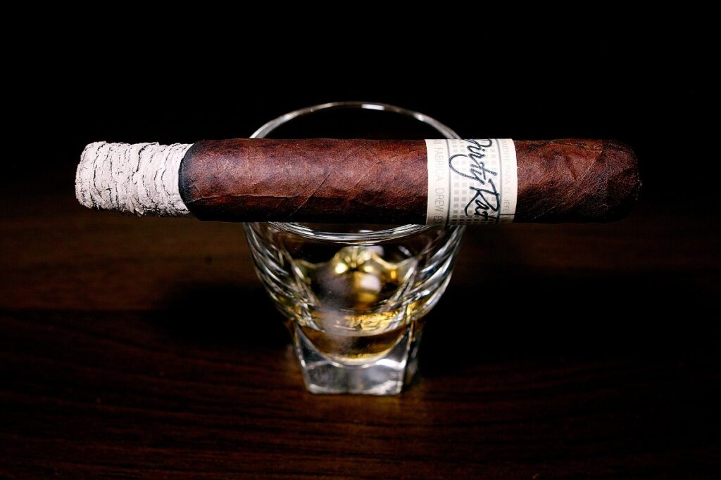 ドリュー・エステート リガ・プリヴァーダ ウニコ ダーティラット/Drew Estate Liga Privada Unico Dirty Rat Cigar Review|葉巻/シガー初心者の喫煙レビューブログ|喫煙序盤の終わり頃ファーストサード