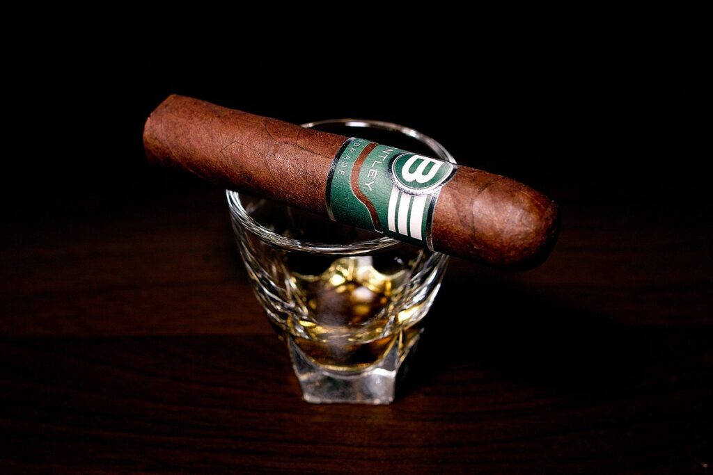 ベントレー・ハーフコロナ/Bentley Half Corona Cigar Review｜葉巻/シガー初心者の喫煙レビューブログ｜ギャラリー2