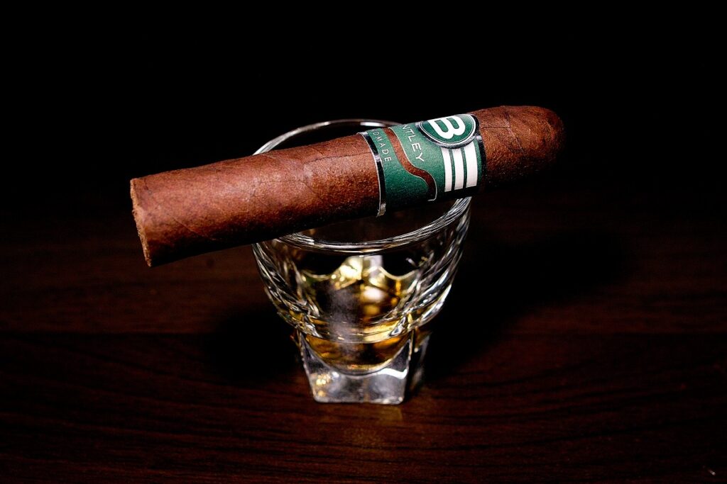 ベントレー・ハーフコロナ/Bentley Half Corona Cigar Review｜葉巻/シガー初心者の喫煙レビューブログ｜ギャラリー3