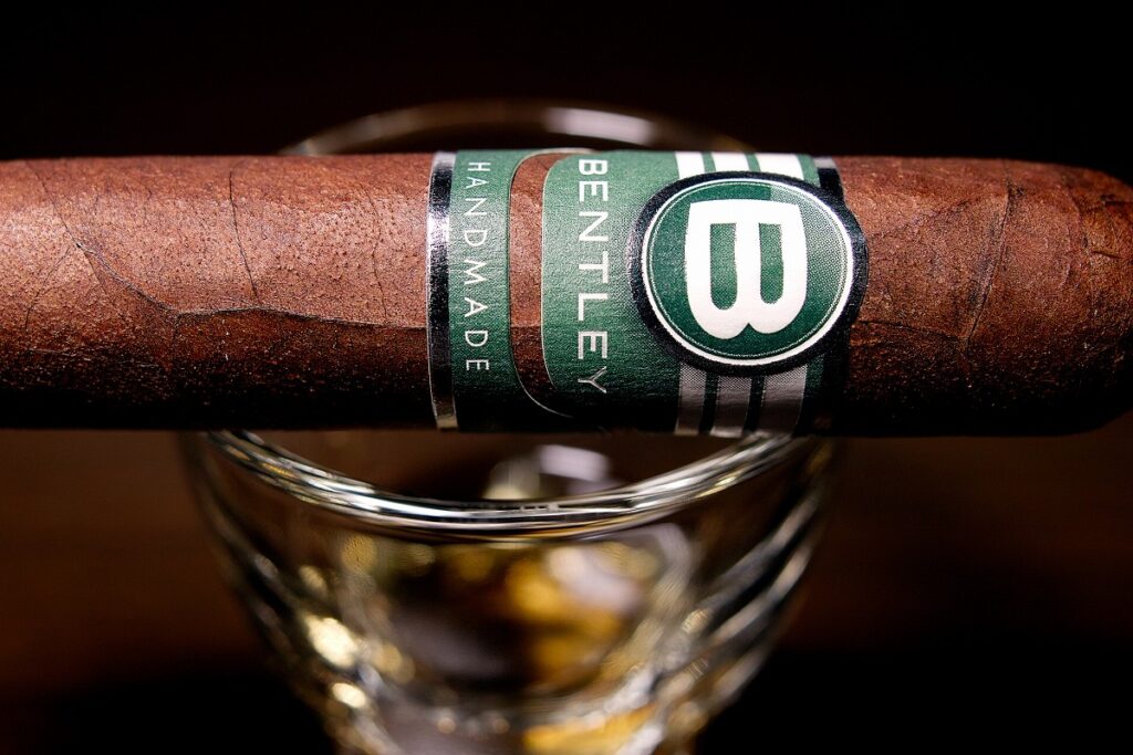 ベントレー・ハーフコロナ/Bentley Half Corona Cigar Review｜葉巻/シガー初心者の喫煙レビューブログ｜ギャラリー7