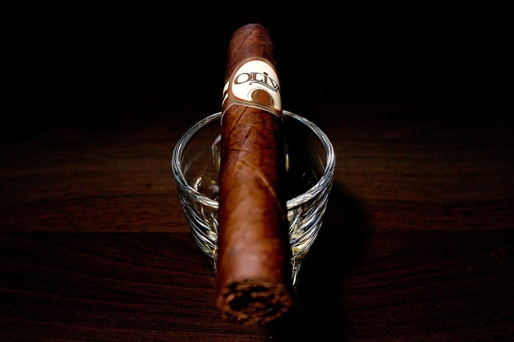オリバ セリエ O ロブスト チュボス/Oliva Serie O Robusto Tubos Cigar Review｜葉巻/シガー初心者の喫煙レビューブログ｜ギャラリー5