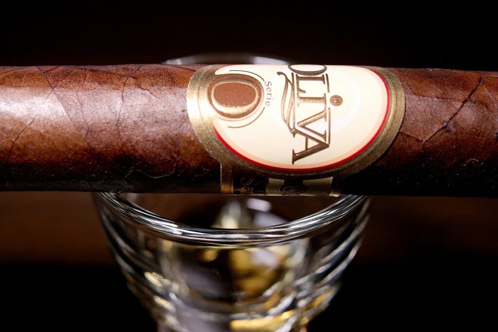 オリバ セリエ O ロブスト チュボス/Oliva Serie O Robusto Tubos Cigar Review｜葉巻/シガー初心者の喫煙レビューブログ｜ギャラリー7
