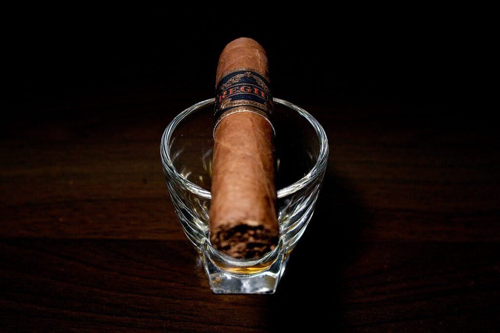 レジウス ブラックラベル メディアコロナ/Regius Black Label Media Corona Cigar Review｜葉巻/シガー初心者の喫煙レビューブログ｜ギャラリー5