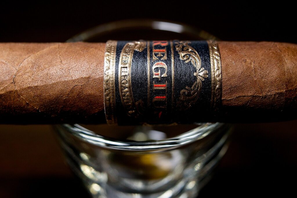 レジウス ブラックラベル メディアコロナ/Regius Black Label Media Corona Cigar Review｜葉巻/シガー初心者の喫煙レビューブログ｜ギャラリー7