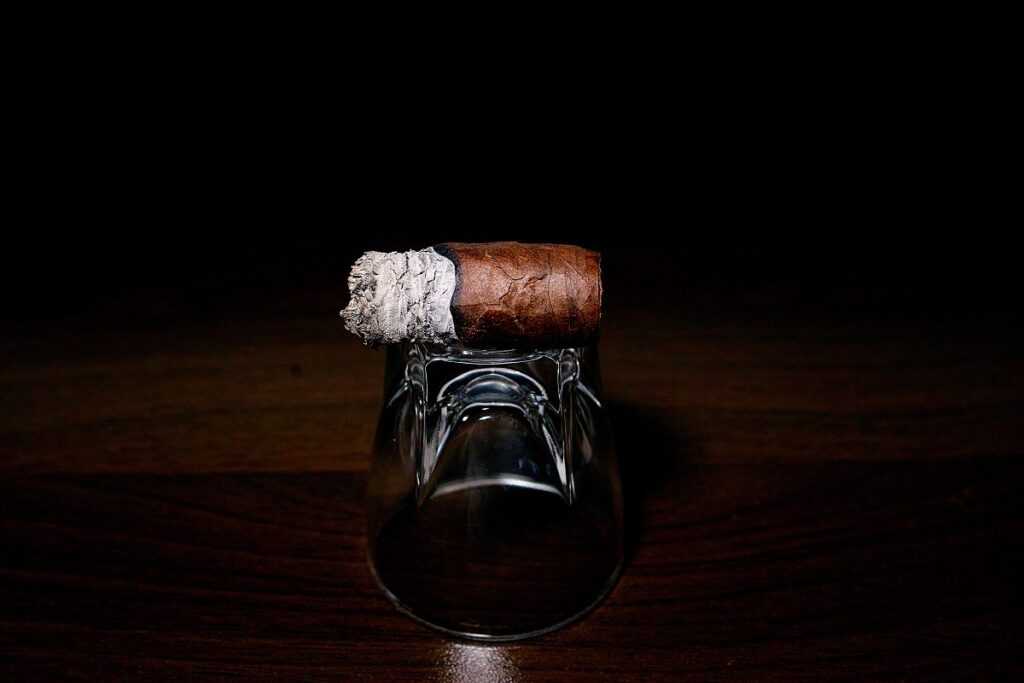 ベントレー・ハーフコロナ/Bentley Half Corona Cigar Review｜葉巻/シガー初心者の喫煙レビューブログ｜喫煙終盤ファイナルサード