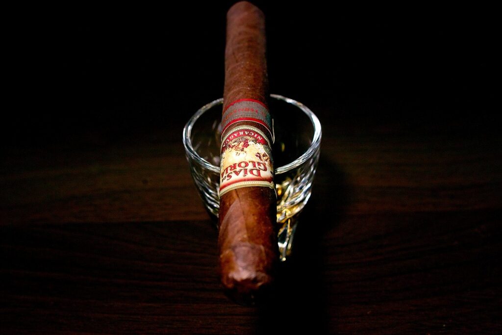 A.J. フェルナンデス ディアス デ グロリア ショートチャーチル/A.J. Fernandez Dias de Gloria Short Churchill Cigar Review｜葉巻/シガー初心者の喫煙レビューブログ｜ギャラリー5