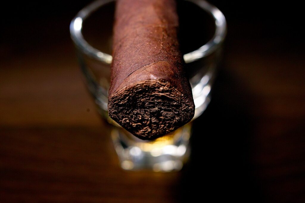 ベントレー・ロブスト/Bentley Robusto Cigar Review｜葉巻/シガー初心者の喫煙レビューブログ｜ギャラリー6