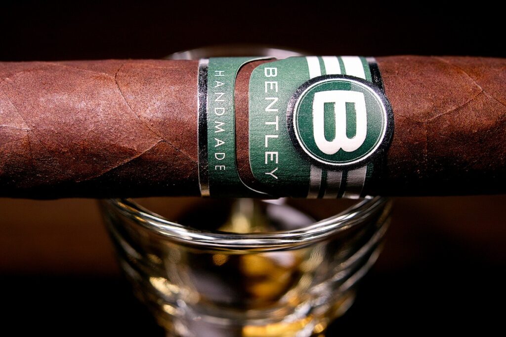 ベントレー・ロブスト/Bentley Robusto Cigar Review｜葉巻/シガー初心者の喫煙レビューブログ｜ギャラリー7