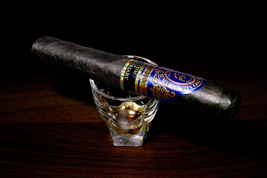 ペルドモ リザーブ 10th アニバーサリー マデューロ エピキュア/Perdomo Reserve 10th Anniversary Maduro Epicure Cigar Review｜葉巻/シガー初心者の喫煙レビューブログ｜ギャラリー2