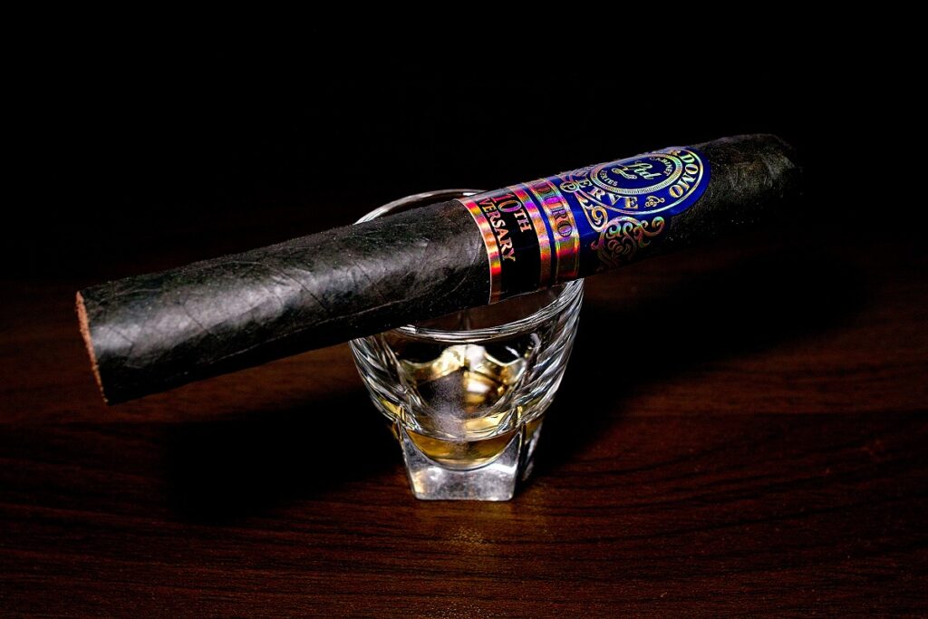 ペルドモ リザーブ 10th アニバーサリー マデューロ エピキュア/Perdomo Reserve 10th Anniversary Maduro Epicure Cigar Review｜葉巻/シガー初心者の喫煙レビューブログ｜ギャラリー3
