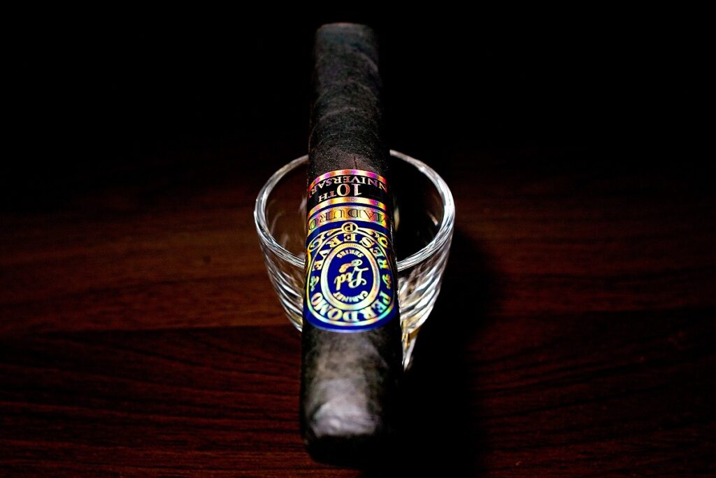 ペルドモ リザーブ 10th アニバーサリー マデューロ エピキュア/Perdomo Reserve 10th Anniversary Maduro Epicure Cigar Review｜葉巻/シガー初心者の喫煙レビューブログ｜ギャラリー4
