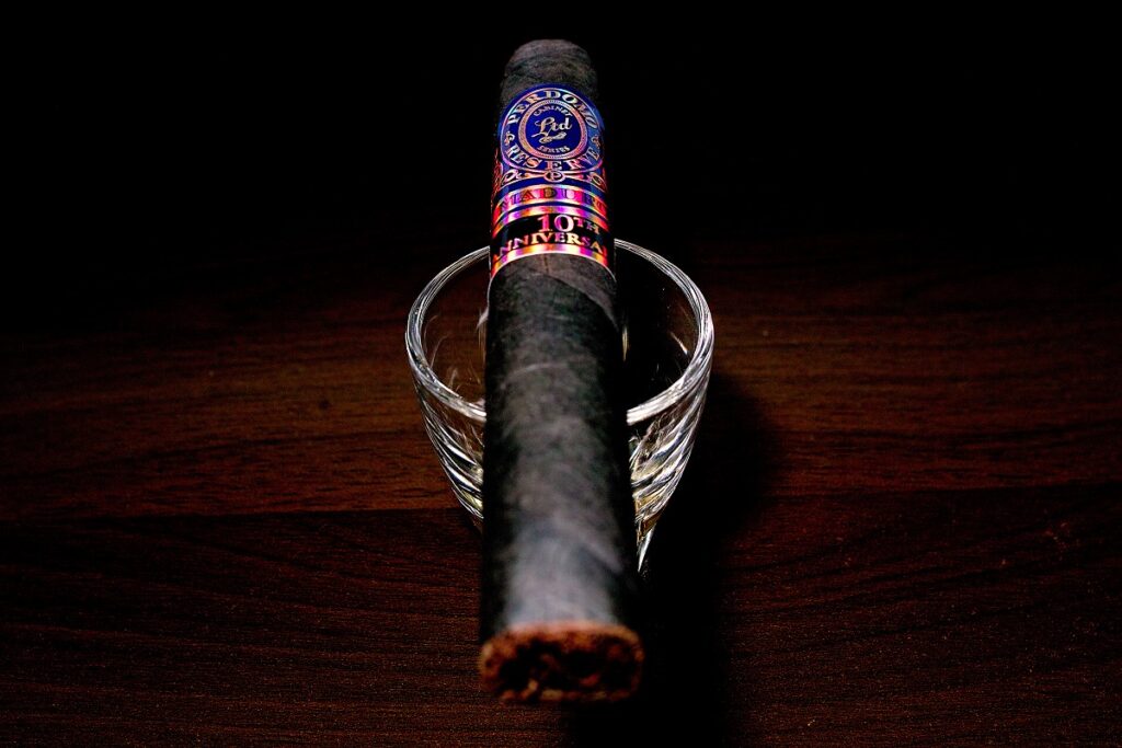 ペルドモ リザーブ 10th アニバーサリー マデューロ エピキュア/Perdomo Reserve 10th Anniversary Maduro Epicure Cigar Review｜葉巻/シガー初心者の喫煙レビューブログ｜ギャラリー5