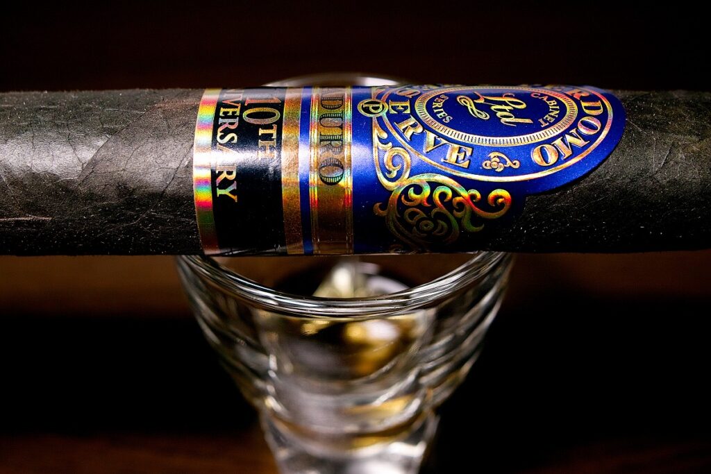 ペルドモ リザーブ 10th アニバーサリー マデューロ エピキュア/Perdomo Reserve 10th Anniversary Maduro Epicure Cigar Review｜葉巻/シガー初心者の喫煙レビューブログ｜ギャラリー7