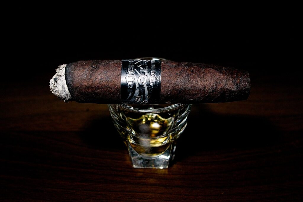 クリストフ ベンジャンス パーフェクト/Kristoff Vengeance Perfecto Cigar Review|葉巻/シガー初心者の喫煙レビューブログ|喫煙中盤セカンドサード