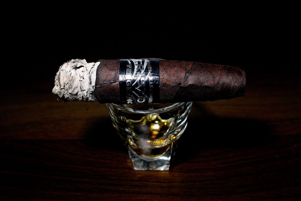 クリストフ ベンジャンス パーフェクト/Kristoff Vengeance Perfecto Cigar Review|葉巻/シガー初心者の喫煙レビューブログ|喫煙中盤の終わり頃セカンドサード