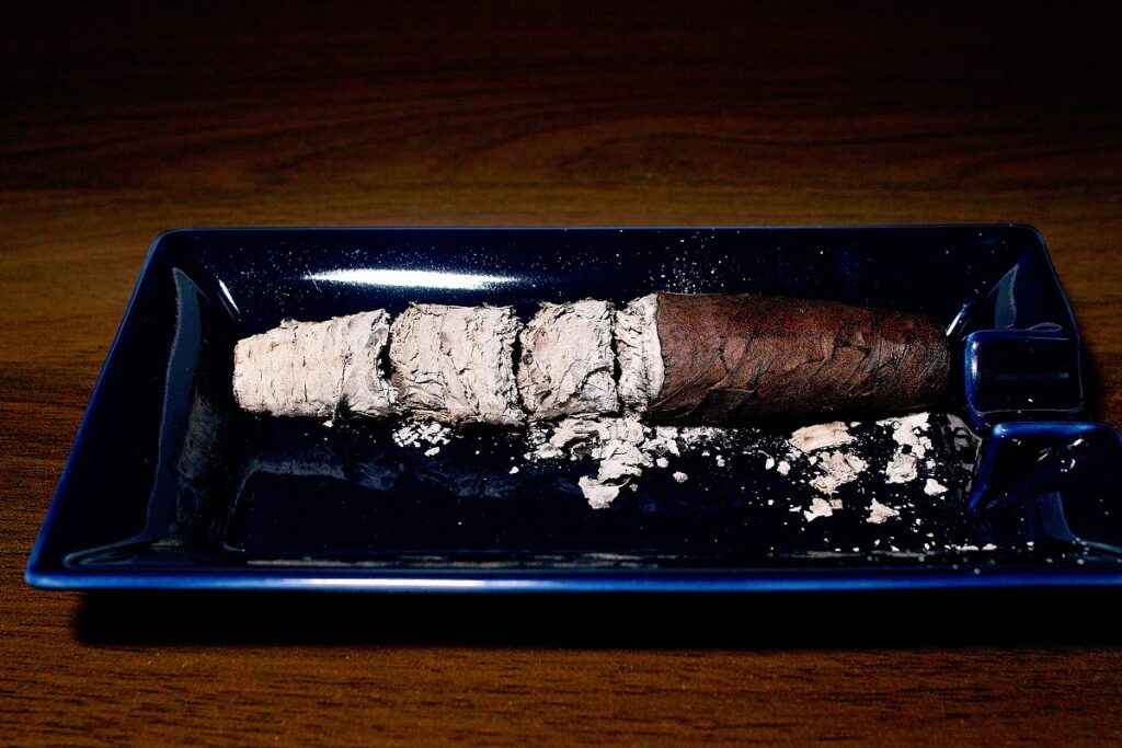 クリストフ ベンジャンス パーフェクト/Kristoff Vengeance Perfecto Cigar Review|葉巻/シガー初心者の喫煙レビューブログ|喫煙終了後ファイナルアッシュ