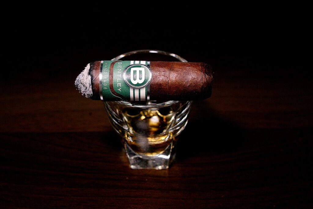 ベントレー・ロブスト/Bentley Robusto Cigar Review|葉巻/シガー初心者の喫煙レビューブログ|喫煙終盤ファイナルサード