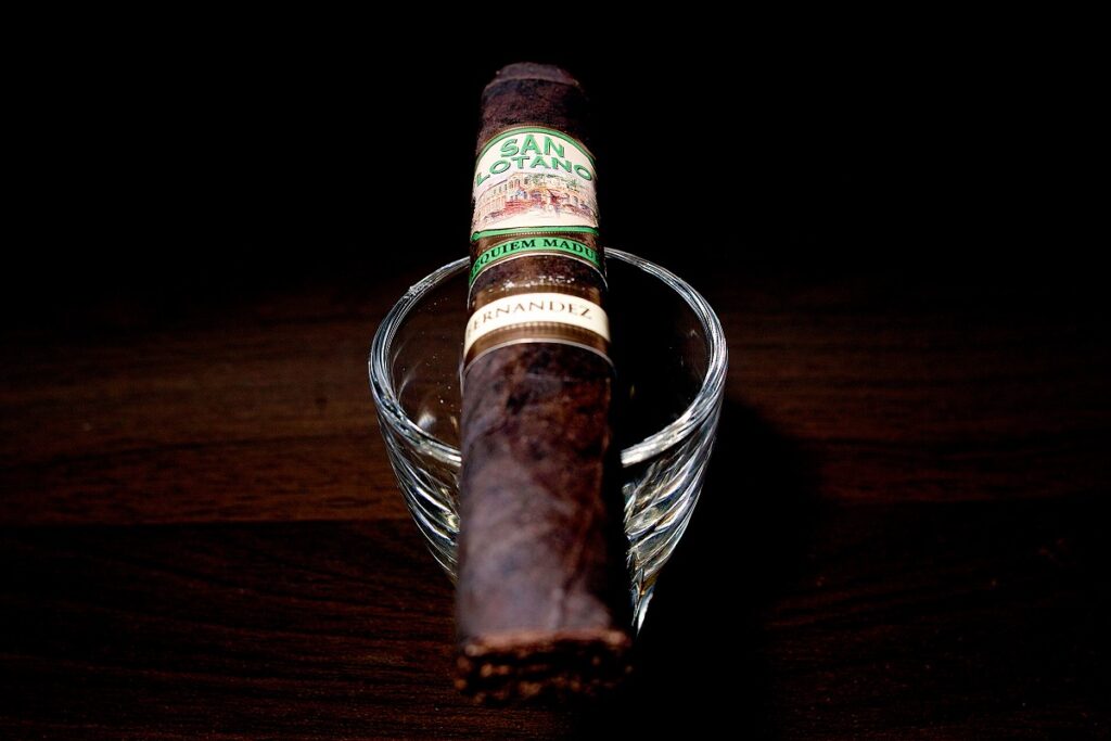 A.J. フェルナンデス サンロターノ マデューロ ロブスト/A.J. Fernandez San Lotano Requiem Maduro Robusto Cigar Review｜葉巻/シガー初心者の喫煙レビューブログ｜ギャラリー5