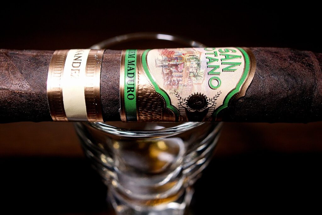 A.J. フェルナンデス サンロターノ マデューロ ロブスト/A.J. Fernandez San Lotano Requiem Maduro Robusto Cigar Review｜葉巻/シガー初心者の喫煙レビューブログ｜ギャラリー7