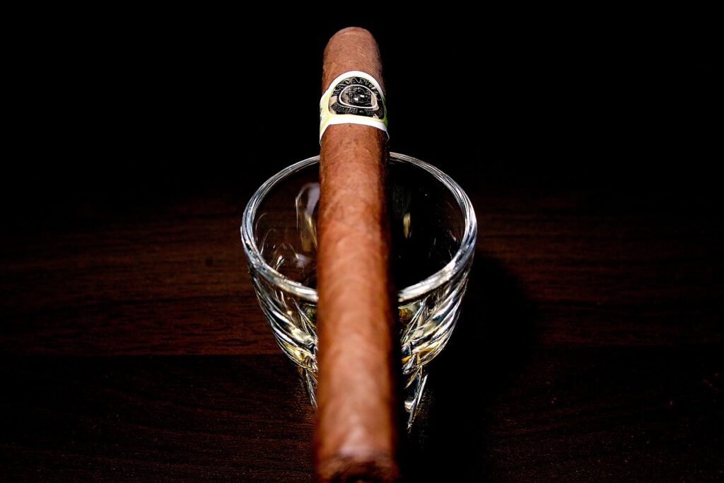 マカヌード カフェ・ハンプトンコート/Macanudo Cafe Hampton Court Cigar Review｜葉巻/シガー初心者の喫煙レビューブログ｜ギャラリー5