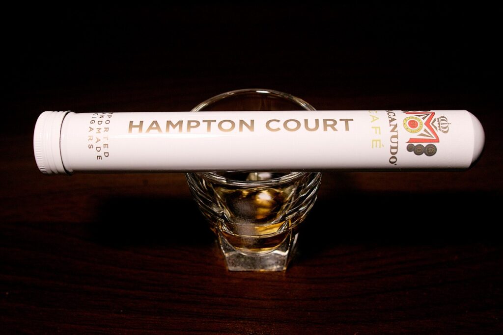 マカヌード カフェ・ハンプトンコート/Macanudo Cafe Hampton Court Cigar Review|葉巻/シガー初心者の喫煙レビューブログ|ギャラリー1_2