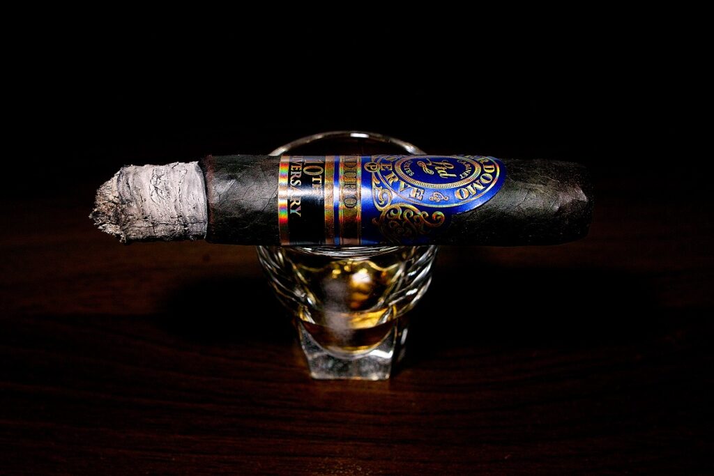 ペルドモ リザーブ 10th アニバーサリー マデューロ エピキュア/Perdomo Reserve 10th Anniversary Maduro Epicure Cigar Review｜葉巻/シガー初心者の喫煙レビューブログ｜喫煙中盤セカンドサード