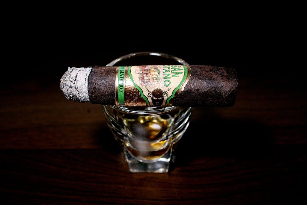 A.J. フェルナンデス サンロターノ マデューロ ロブスト/A.J. Fernandez San Lotano Requiem Maduro Robusto Cigar Review|葉巻/シガー初心者の喫煙レビューブログ|喫煙中盤セカンドサード