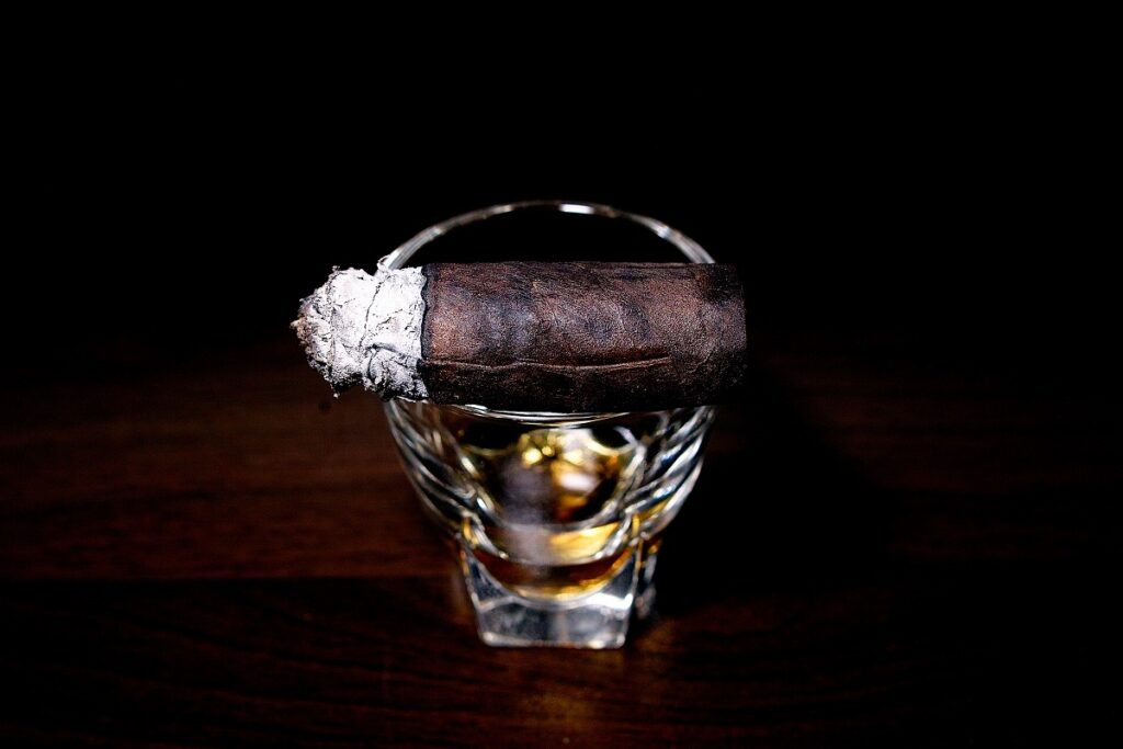 A.J. フェルナンデス サンロターノ マデューロ ロブスト/A.J. Fernandez San Lotano Requiem Maduro Robusto Cigar Review|葉巻/シガー初心者の喫煙レビューブログ|喫煙終盤ファイナルサード