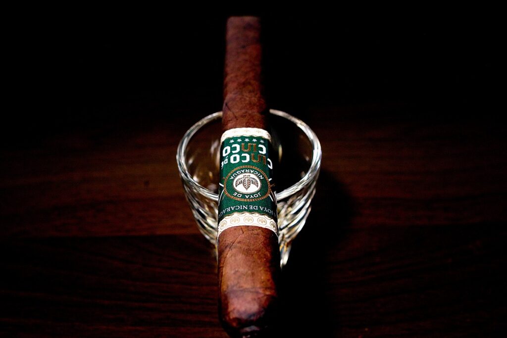 ホヤ・デ・ニカラグア シンコ デ シンコ コロナエクストラ/Joya de Nicaragua Cinco de Cinco Corona Extra Cigar Review｜葉巻/シガー初心者の喫煙レビューブログ｜ギャラリー4