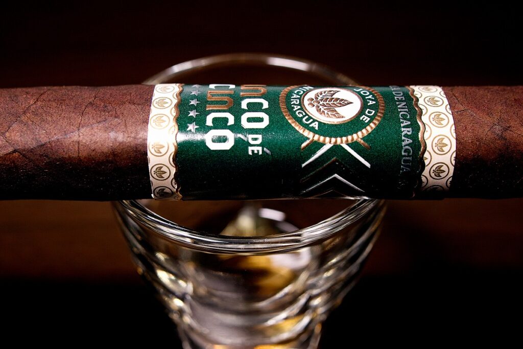 ホヤ・デ・ニカラグア シンコ デ シンコ コロナエクストラ/Joya de Nicaragua Cinco de Cinco Corona Extra Cigar Review｜葉巻/シガー初心者の喫煙レビューブログ｜ギャラリー7