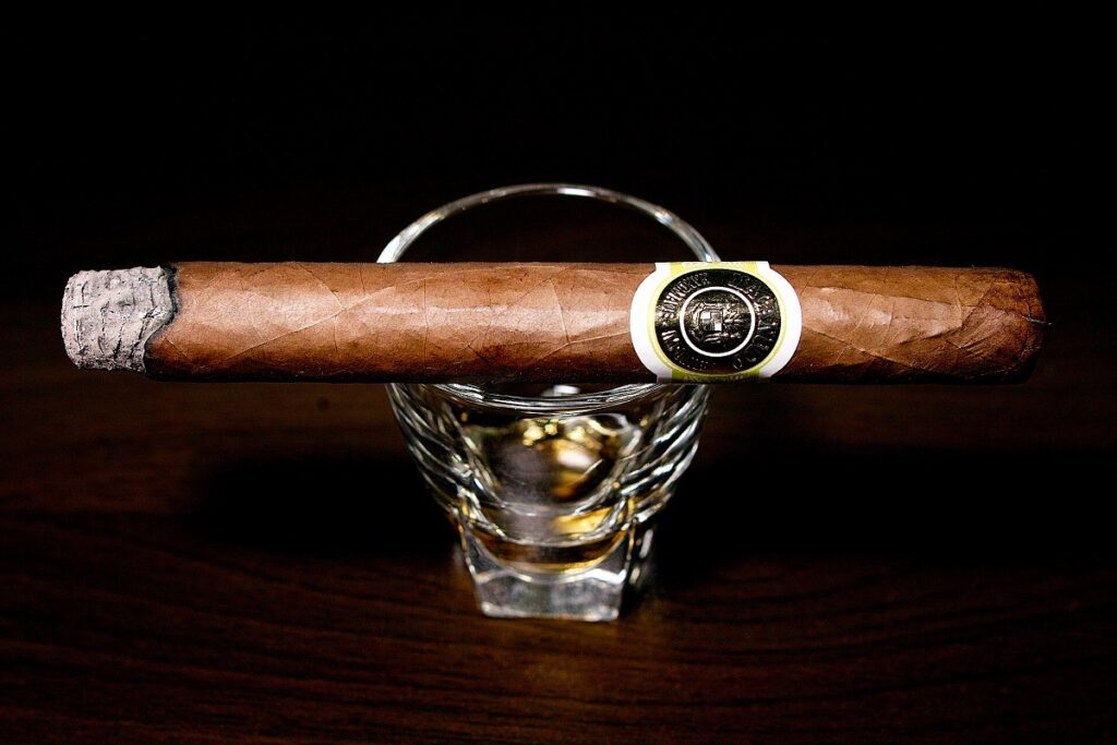 マカヌード カフェ・ハンプトンコート/Macanudo Cafe Hampton Court Cigar Review|葉巻/シガー初心者の喫煙レビューブログ|喫煙序盤ファーストサード