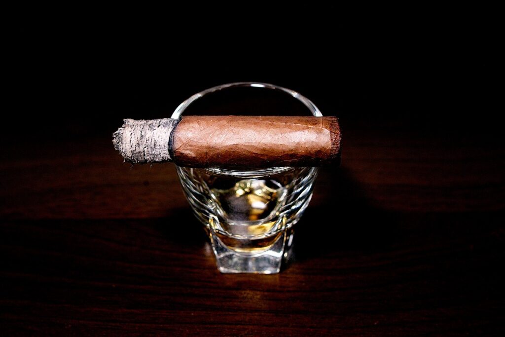 マカヌード カフェ・ハンプトンコート/Macanudo Cafe Hampton Court Cigar Review|葉巻/シガー初心者の喫煙レビューブログ|喫煙終盤ファイナルサード