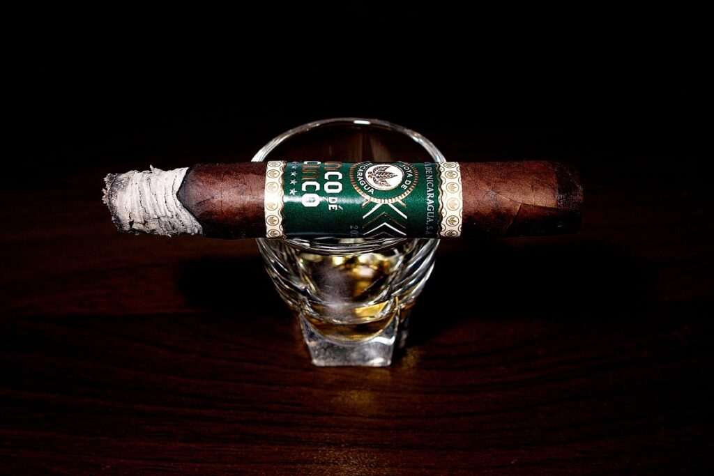 ホヤ・デ・ニカラグア シンコ デ シンコ コロナエクストラ/Joya de Nicaragua Cinco de Cinco Corona Extra Cigar Review|葉巻/シガー初心者の喫煙レビューブログ|喫煙中盤セカンドサード