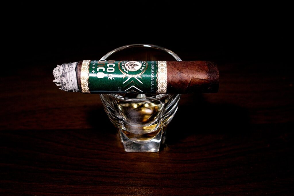 ホヤ・デ・ニカラグア シンコ デ シンコ コロナエクストラ/Joya de Nicaragua Cinco de Cinco Corona Extra Cigar Review|葉巻/シガー初心者の喫煙レビューブログ|喫煙中盤の終わり頃セカンドサード